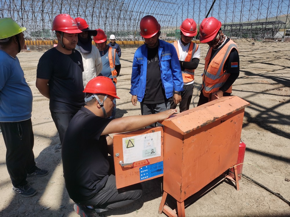 陜煤建設(shè)天工公司新疆第一項(xiàng)目部：繃緊安全管理弦，奏響百安行動樂章