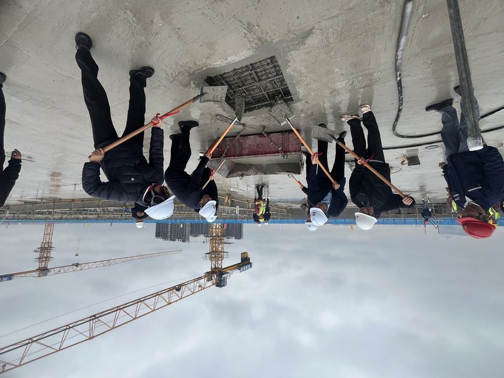 喜報！陜煤建設(shè)榆林公司承建的遷建榆林市第八中學(xué)項目N1標(biāo)段綜合樓主體喜迎封頂