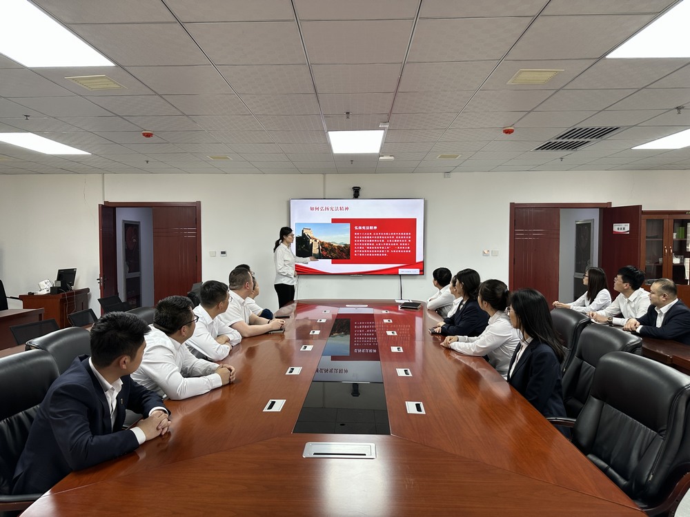 陜煤建設(shè)洗選煤運營公司開展“弘揚憲法精神，維護憲法權(quán)威”國家憲法日主題宣傳活動