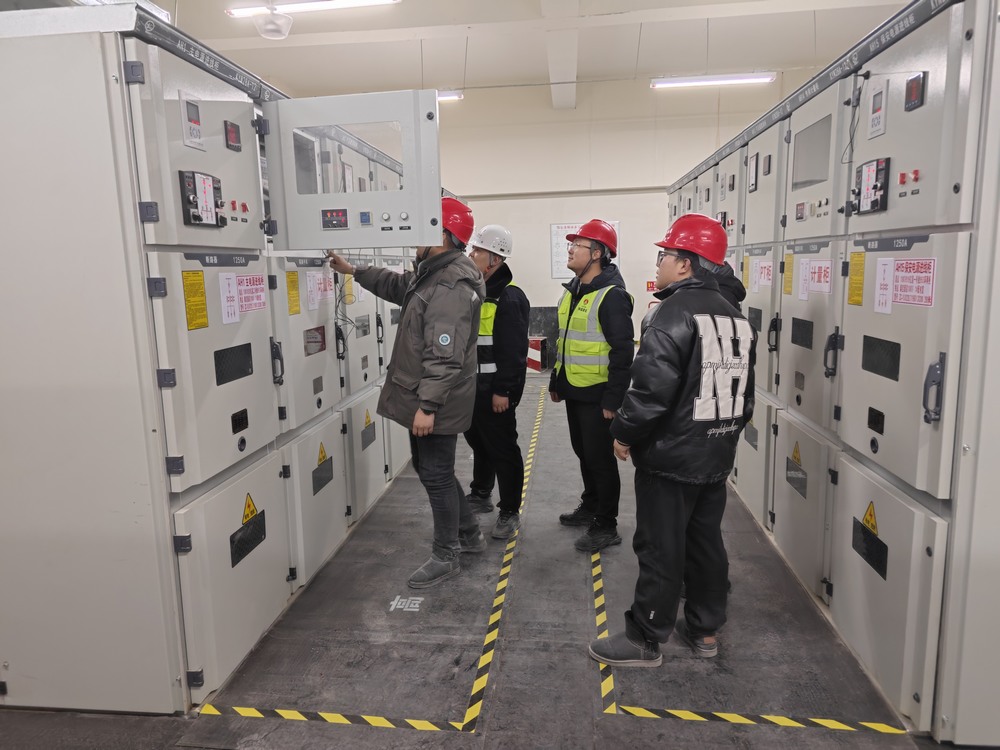 陜煤建設銅煤公司泰寶酒店式公寓項目“喜迎”送電 展現(xiàn)高效執(zhí)行力。