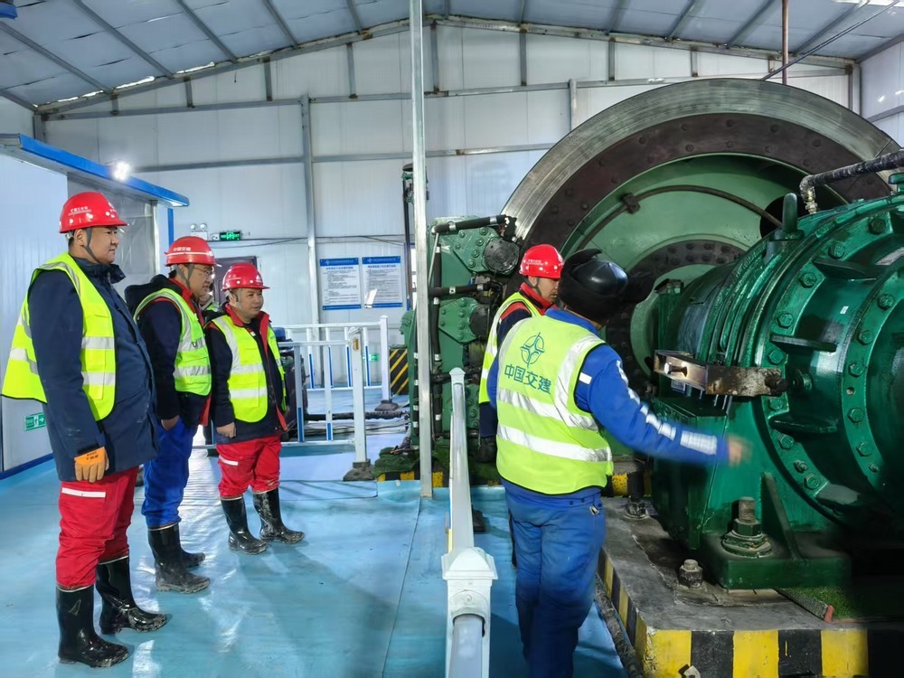 人勤春來(lái)早 奮斗正當(dāng)時(shí)