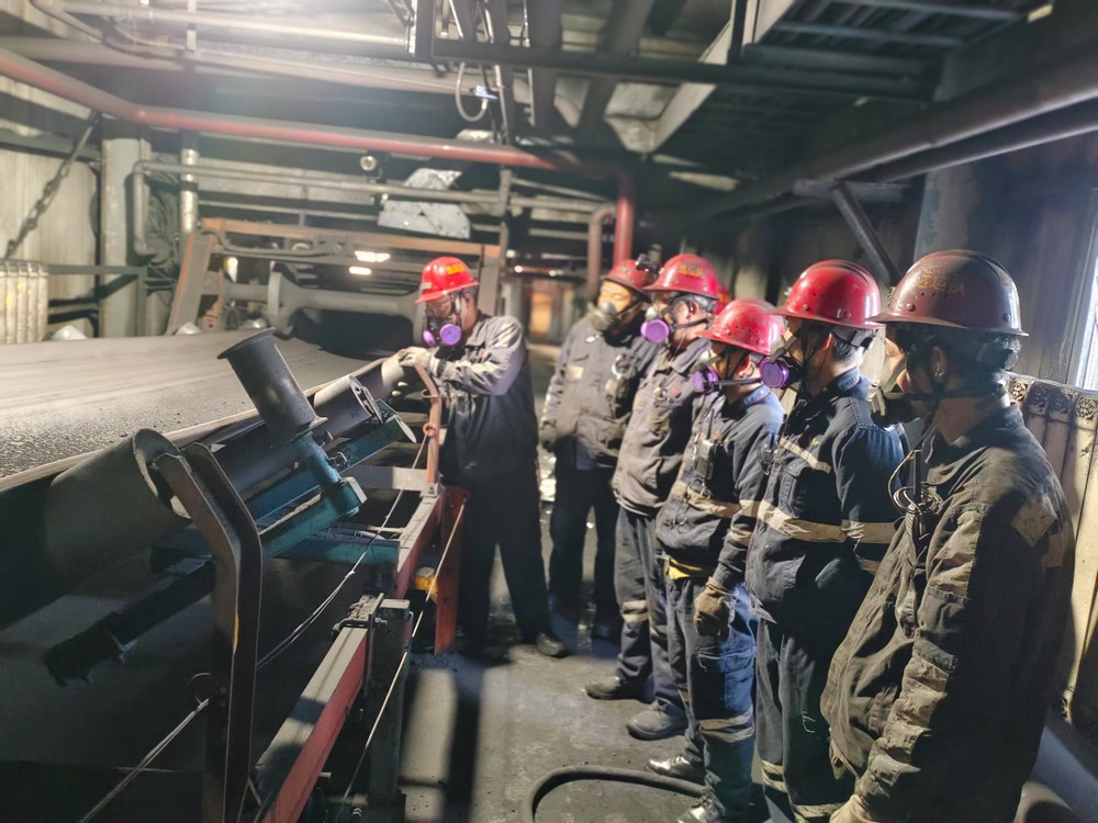 陜煤建設洗選煤運營公司澄合山陽運營項目部：擰緊班組“安全閥”，奏響生產(chǎn)“交響曲”