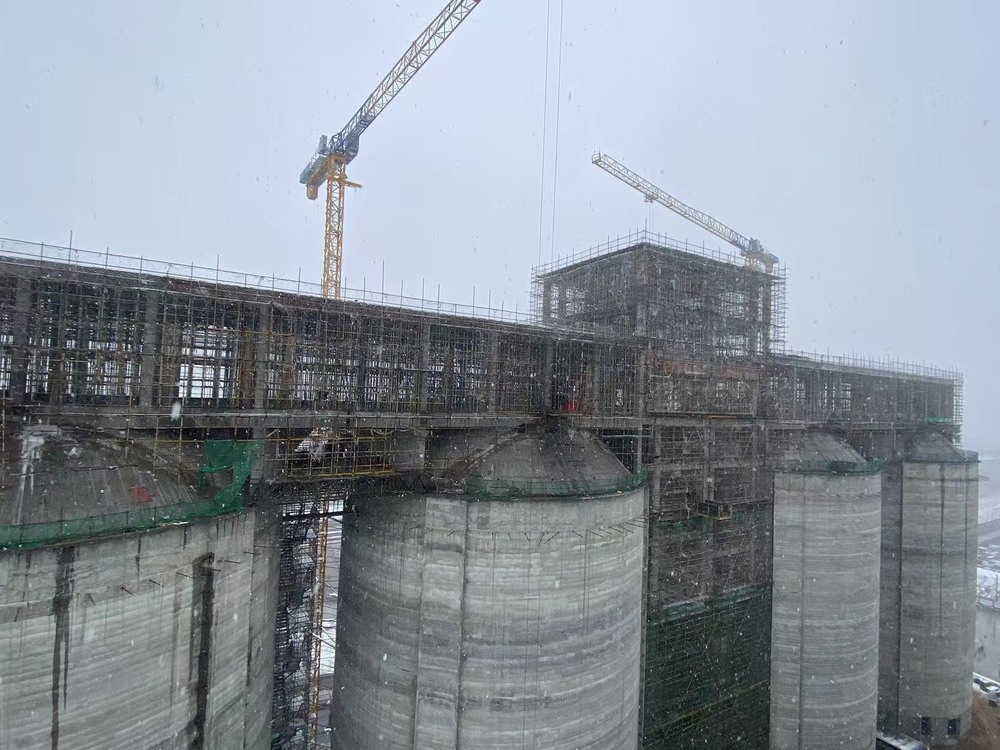 陜煤建設(shè)第二直屬項(xiàng)目部：43.8米高空鏖戰(zhàn)，攻克原煤倉(cāng)施工“硬骨頭”