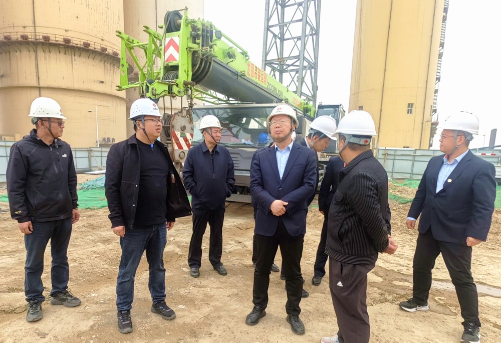 陜西陜煤榆北煤業(yè)有限公司黨委委員、副總經(jīng)理黃永安一行深入天工公司基層項目檢查指導