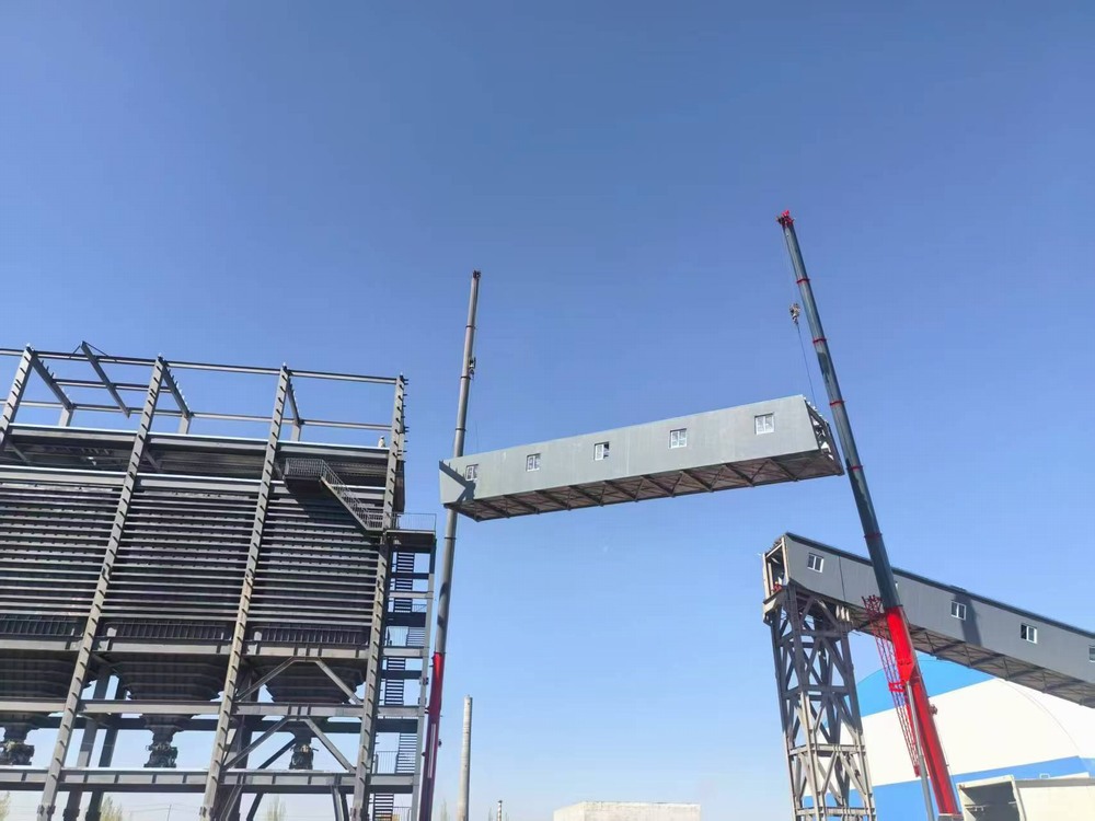 陜煤建設(shè)天工公司新疆第一項目部：雙機(jī)協(xié)作展絕技，棧橋凌空貫長虹