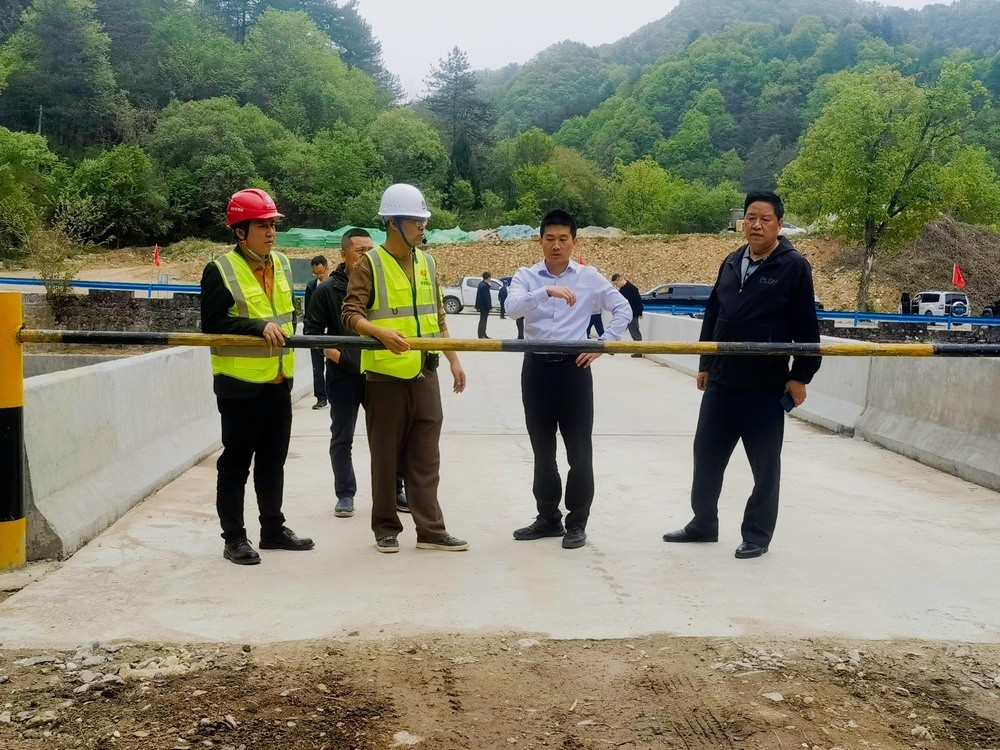 陜西省發(fā)展和改革委員會重大項(xiàng)目儲備推進(jìn)中心副主任譚超等一行蒞臨陜煤建設(shè)路橋分公司秦嶺項(xiàng)目部調(diào)研