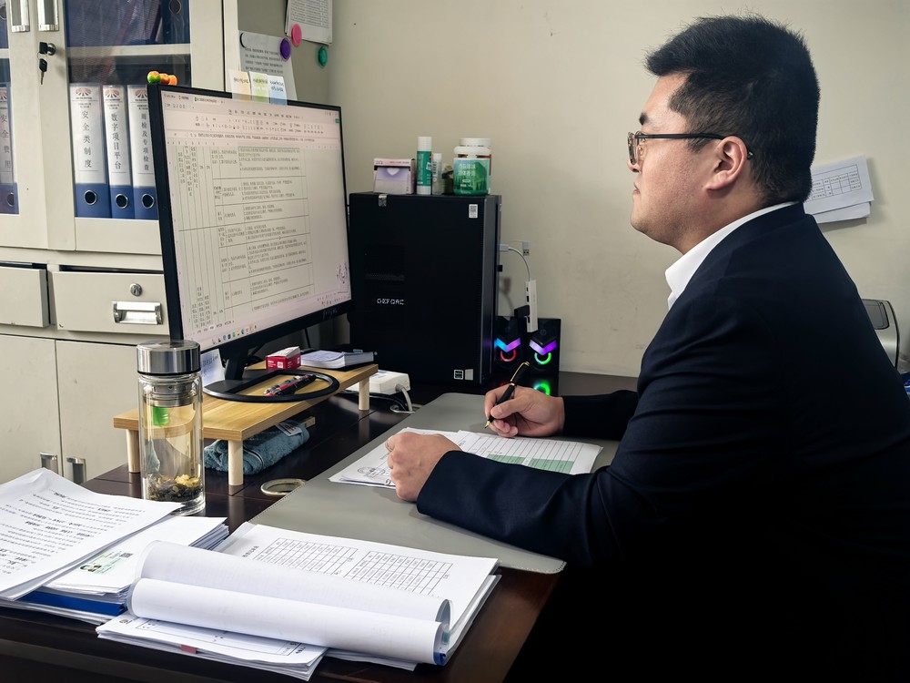 陜煤建設(shè)洗選煤運營公司第二項目部：“五四”薪火映煤海    青春力量筑安全