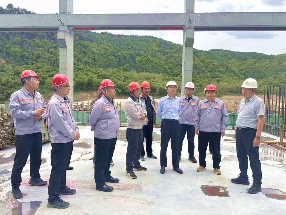 黃陵礦業(yè)集團(tuán)黨委副書記、總經(jīng)理趙小兵“五一”期間深入天工公司基層項(xiàng)目檢查指導(dǎo)