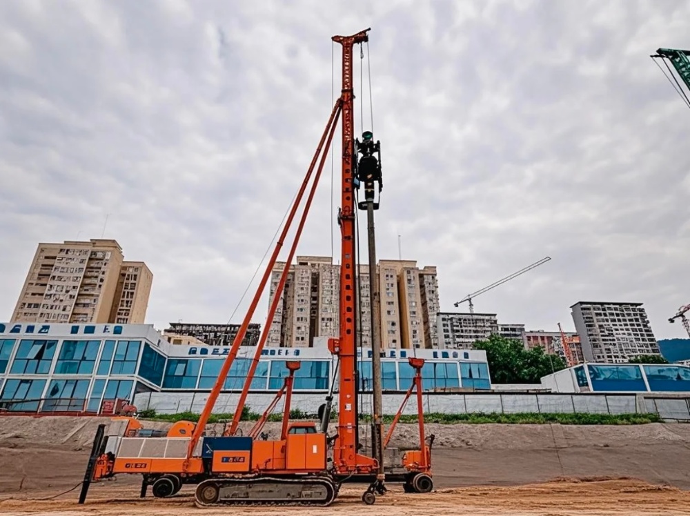 陜煤建設(shè)天工公司土建第二十七項(xiàng)目部：從“施工”到“綠建”，環(huán)保鉆機(jī)為浐灞住宅項(xiàng)目注入生態(tài)動(dòng)能