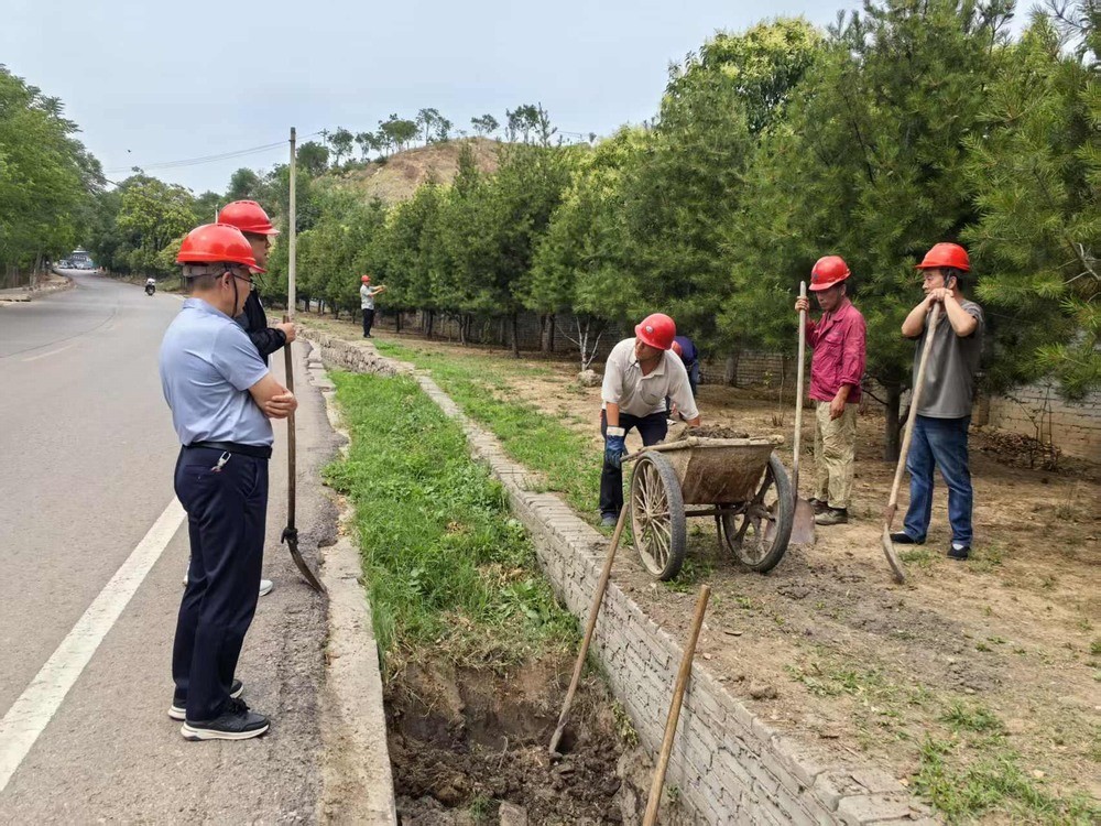 安全生產(chǎn)月超燃行動(dòng)！清淤攻堅(jiān)顯身手 巧思護(hù)墻守安全