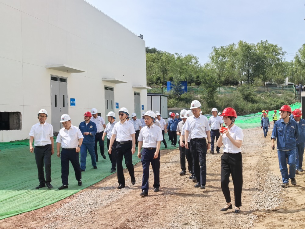 陜西煤業(yè)化工集團府谷能源開發(fā)有限公司黨委書記、董事長李寧一行蒞臨黃河地表水預(yù)處理項目參觀調(diào)研