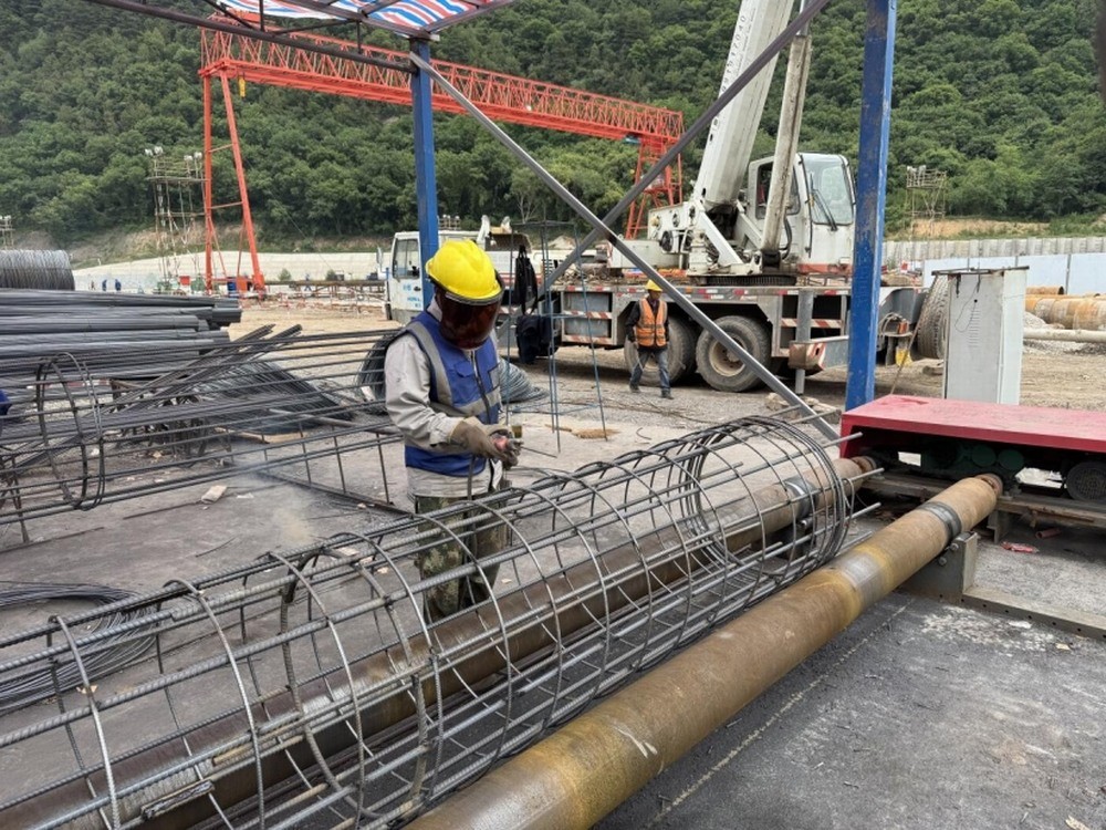 陜煤建設(shè)銅煤公司：黃陵店頭電廠二期建設(shè)者迎“烤”驗，千根樁基提前拔地而起