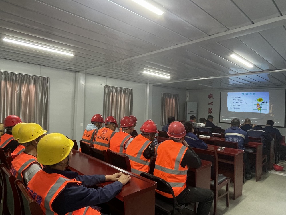 陜煤建設(shè)韓城分公司土建六項(xiàng)目部：高溫“烤”驗(yàn)下，工會(huì)“涼”策護(hù)平安