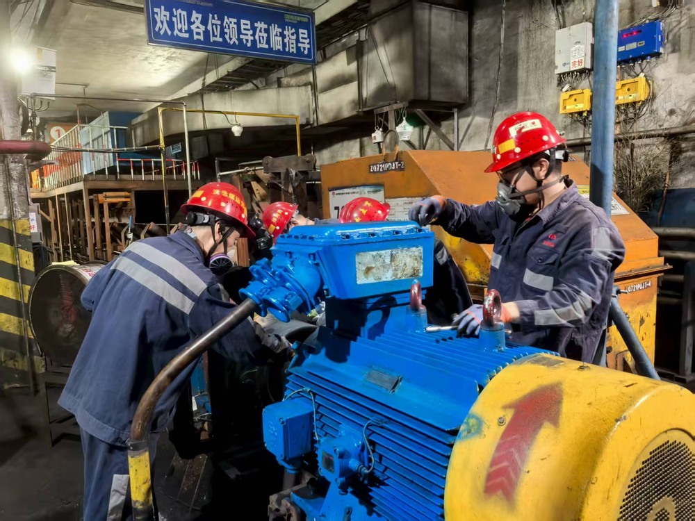 陜煤建設(shè)洗選煤運營公司檸條塔運營項目部：汗水浸透工裝色，高溫檢修護生產(chǎn)