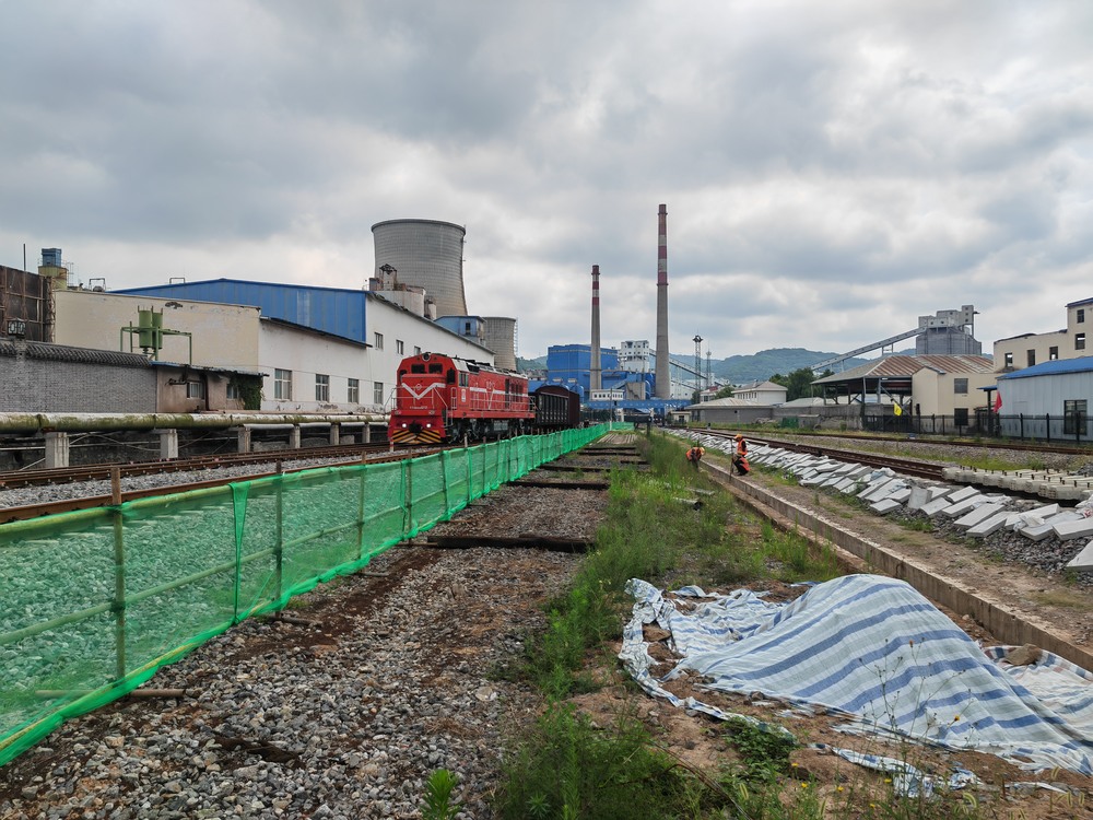 陜煤建設(shè)路橋分公司黃陵項(xiàng)目部迎雨季、戰(zhàn)酷暑、攻堅(jiān)沖刺保工期