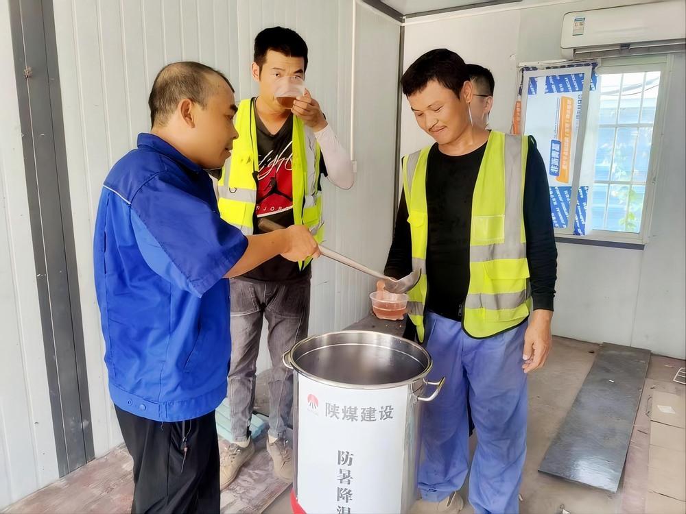 陜煤建設(shè)路橋分公司荊州項(xiàng)目部戰(zhàn)高溫、守安全、保進(jìn)度