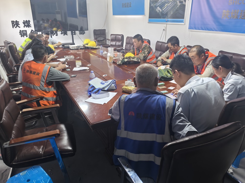 陜煤建設銅煤公司：上門辦卡暖民心 多措并舉護權益