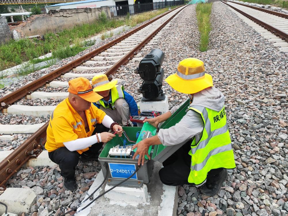 “路”途坦蕩！陜煤建設(shè)路橋分公司黃陵項(xiàng)目部“組合拳”齊發(fā)力