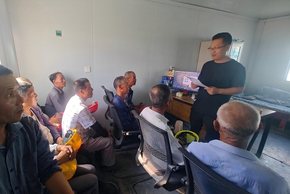 “薪”事落地！陜煤建設(shè)路橋分公司專項(xiàng)監(jiān)督讓農(nóng)民工子女安心上學(xué)