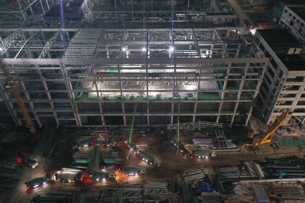 墨色吞夜空 黃陵電廠的燈火正不眠