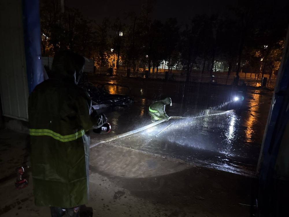 風(fēng)雨中的擔(dān)當(dāng)！陜煤建設(shè)銅煤公司基層項(xiàng)目部強(qiáng)降雨應(yīng)對(duì)紀(jì)實(shí)