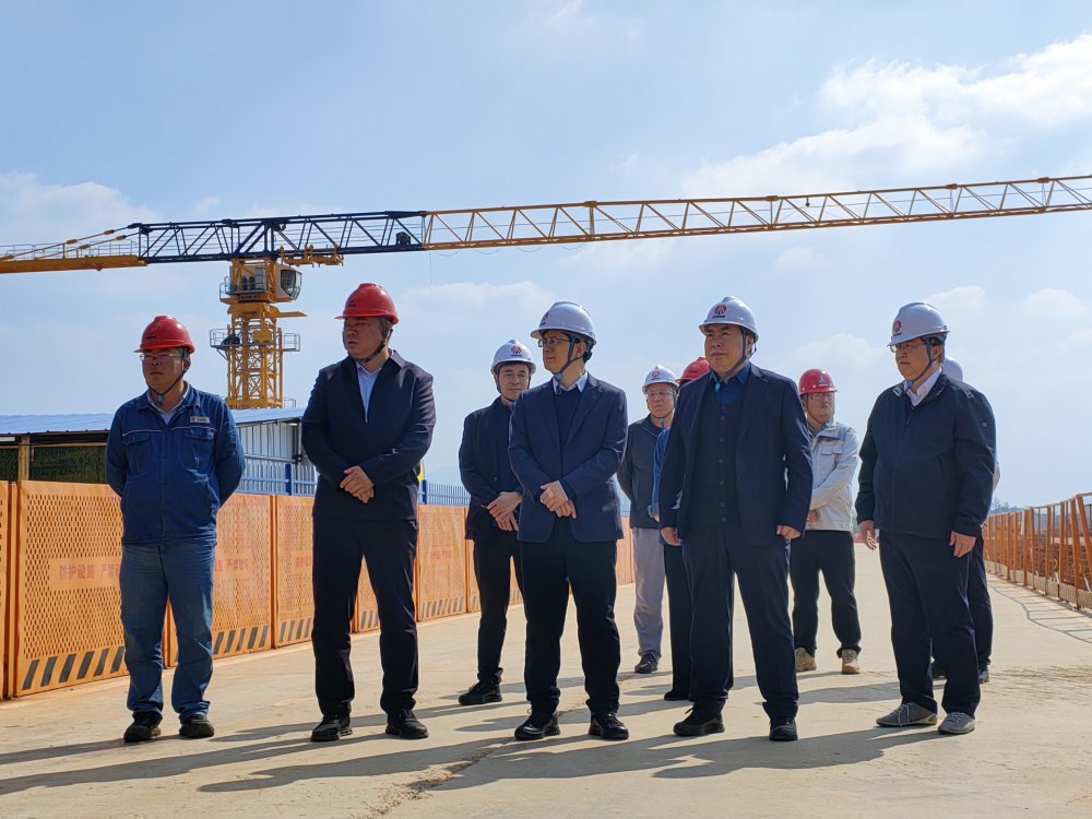 省紀(jì)委監(jiān)委駐陜煤集團(tuán)紀(jì)檢監(jiān)察組組長(zhǎng)、集團(tuán)黨委委員、紀(jì)委書記閆恒光一行深入陜煤汨羅電廠項(xiàng)目調(diào)研指導(dǎo)工作