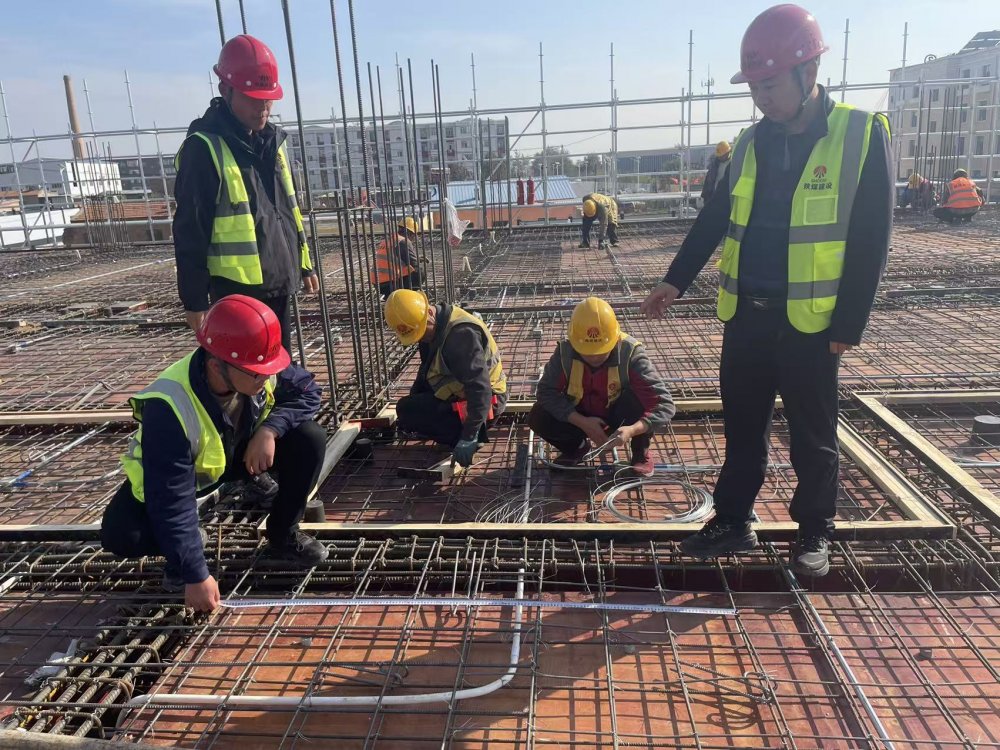 陜煤建設(shè)內(nèi)蒙古分公司第一項(xiàng)目部：一團(tuán)隊(duì)攻堅(jiān)雙項(xiàng)目，全力沖刺四季度“全年紅”