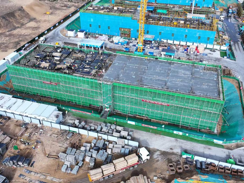 戰(zhàn)荒漠、搶節(jié)點(diǎn)！陜煤建設(shè)天工公司土建第五項(xiàng)目部以“鐵軍擔(dān)當(dāng)”推進(jìn)榆林化學(xué)二期建設(shè)