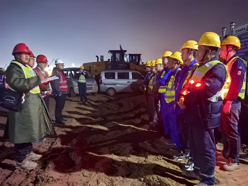 陜煤建設(shè)西北分公司：機械轟鳴戰(zhàn)夜色 土方作業(yè)質(zhì)量“零折扣”