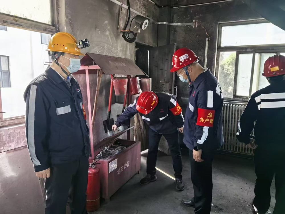 陜煤建設(shè)洗選煤運(yùn)營(yíng)公司檸條塔運(yùn)營(yíng)項(xiàng)目部黨支部：開展 “黨建引領(lǐng)聚合力，實(shí)干擔(dān)當(dāng)促發(fā)展”主題黨日活動(dòng)