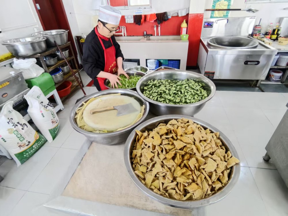 陜煤建設(shè)煤礦運營服務(wù)分公司：春節(jié)臨近樹新風(fēng) 勤儉節(jié)約護(hù)“舌尖文明”